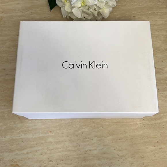 Calvin Klein block heeled sandals - Picture 9 of 9